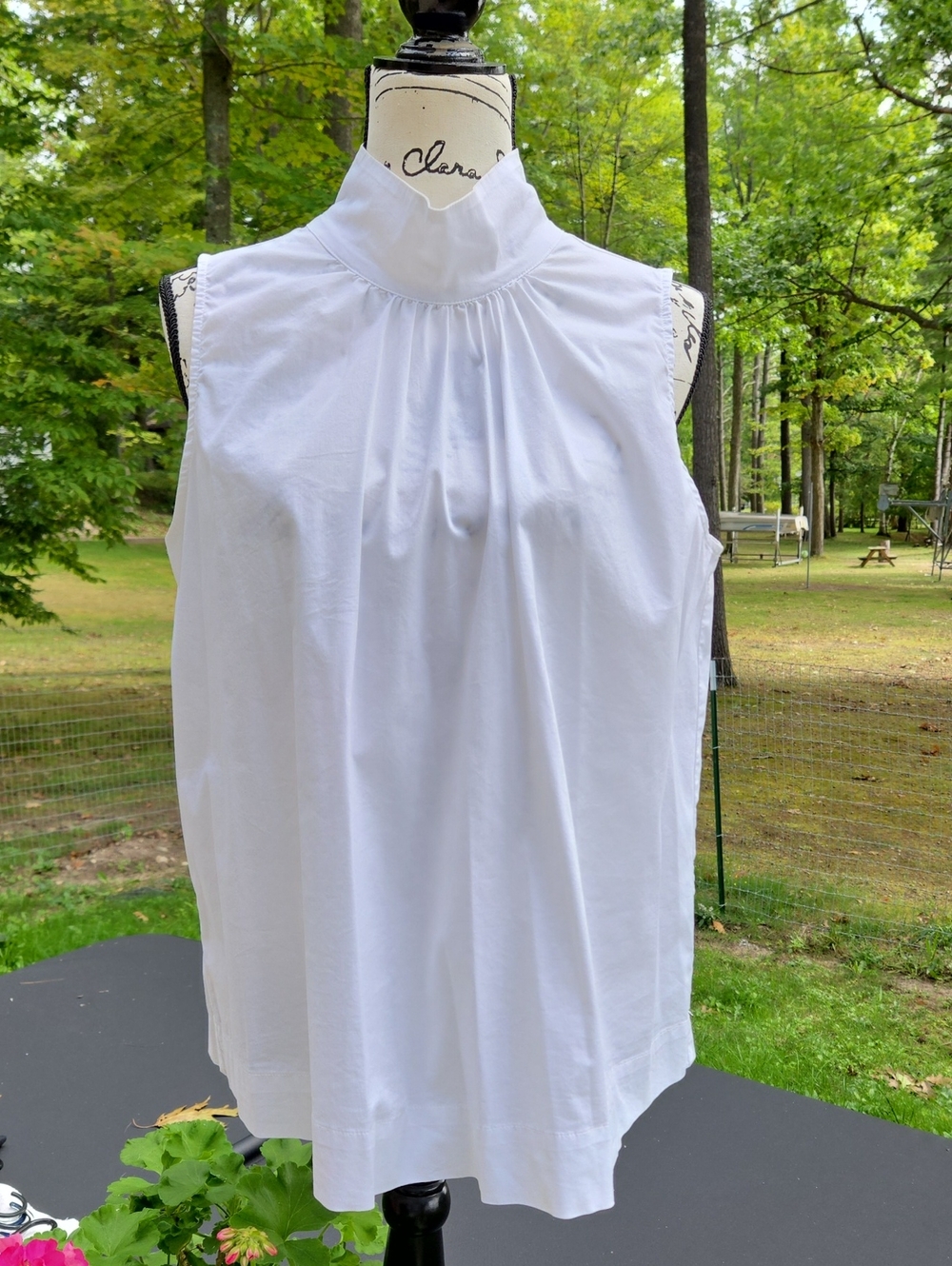 INC ▪︎ International Concepts White Sleeveless Mock-Neck Top